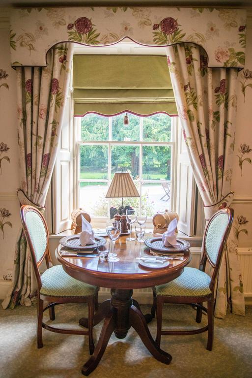 Riverside House Hotel 애쉬본 외부 사진
